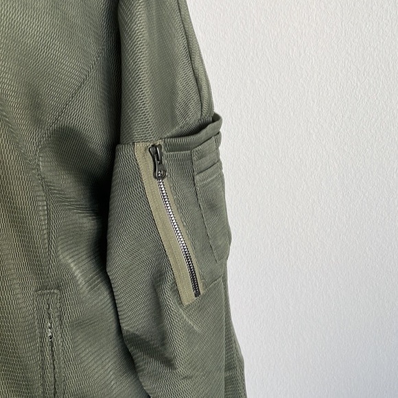 Woman’s ALO yoga, jacket, size small military green - Picture 2 of 9